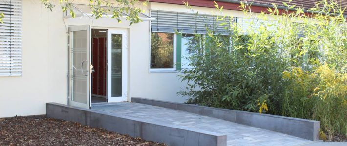 Neuer Eingang am Haus B Bild