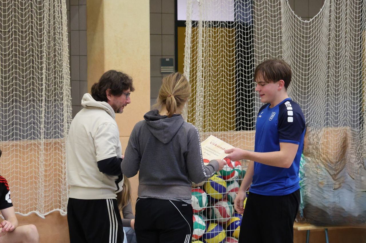 Siegerehrung beim Volleyballturnier Jg. 9/10